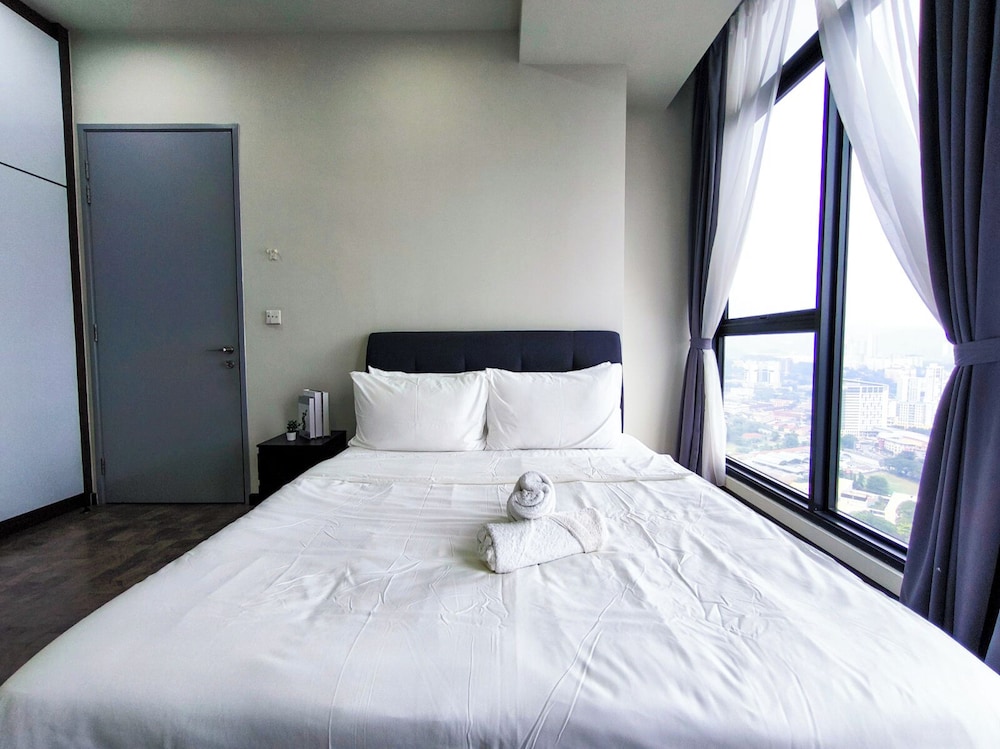 Expressionz Suites by Manhattan Group