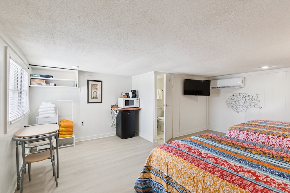Dave's Last Resort Poolside - Long Stay Discount - Relaxing Cabin 3 1 Bedroom Hotel Room