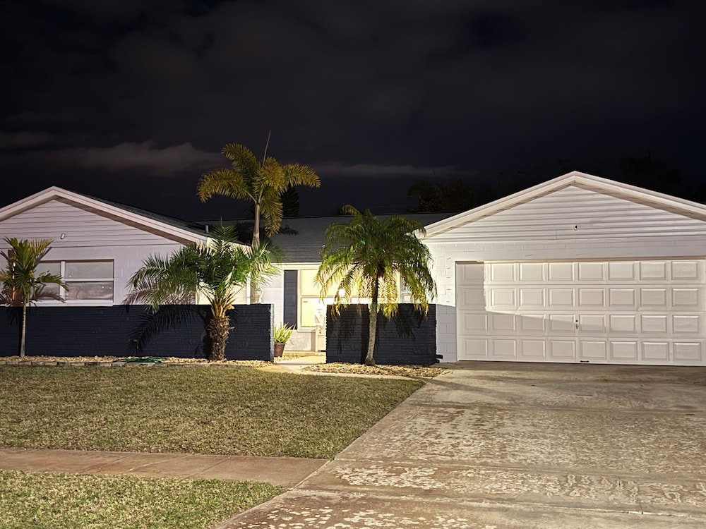 Cozy 4 Bedroom Home on Merritt Island