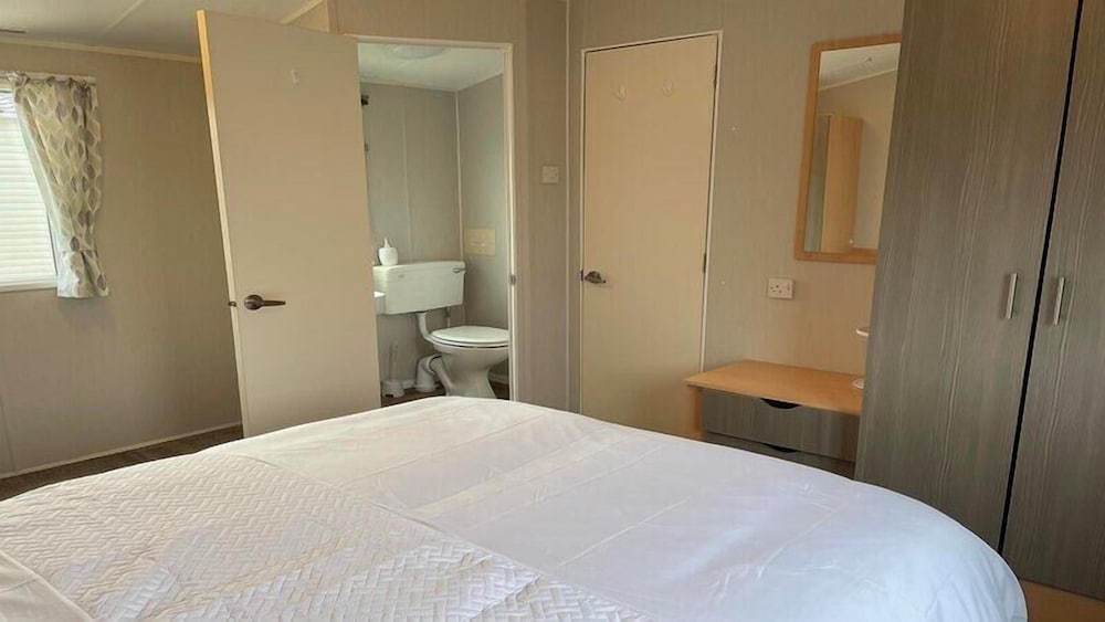 Captivating 2-bed Villa in Pevensey view 2