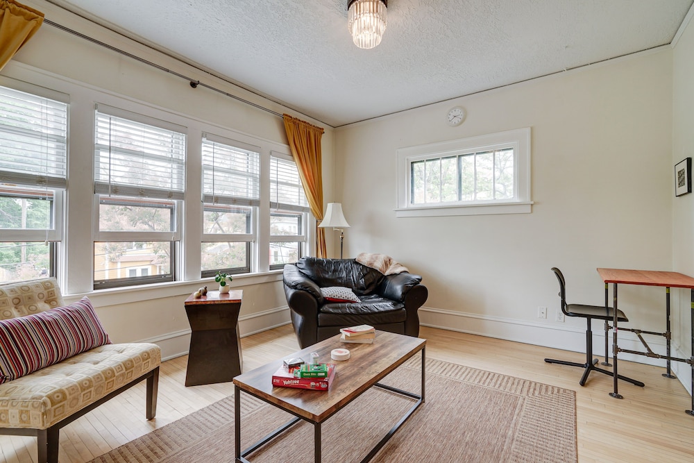 Bright Minneapolis Apartment - 1 Mi to Downtown!