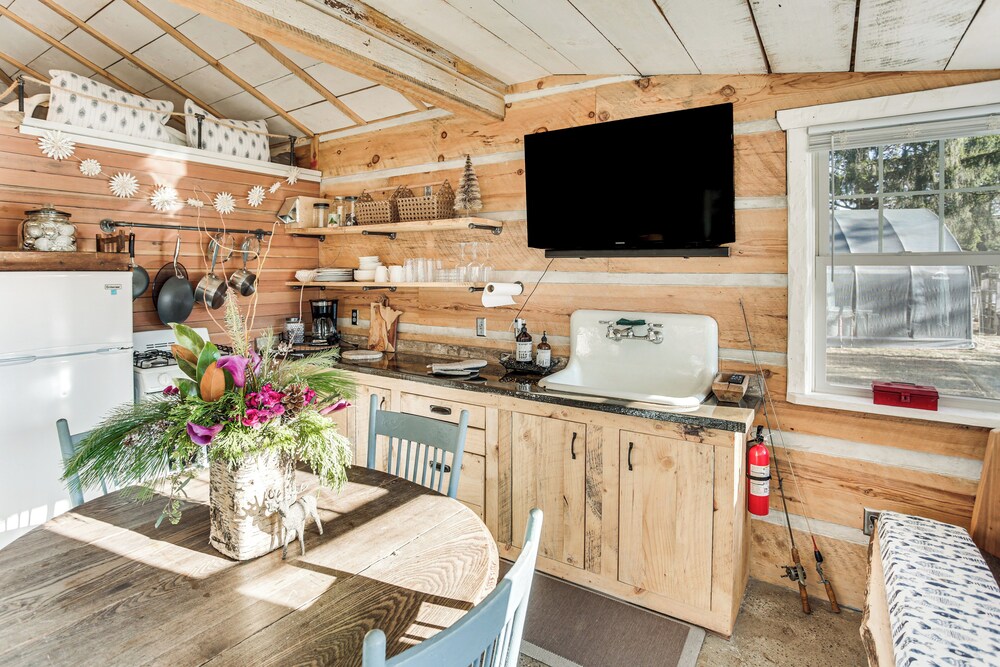 4 Mi to Main Street: Riverfront Minnesota Cabin