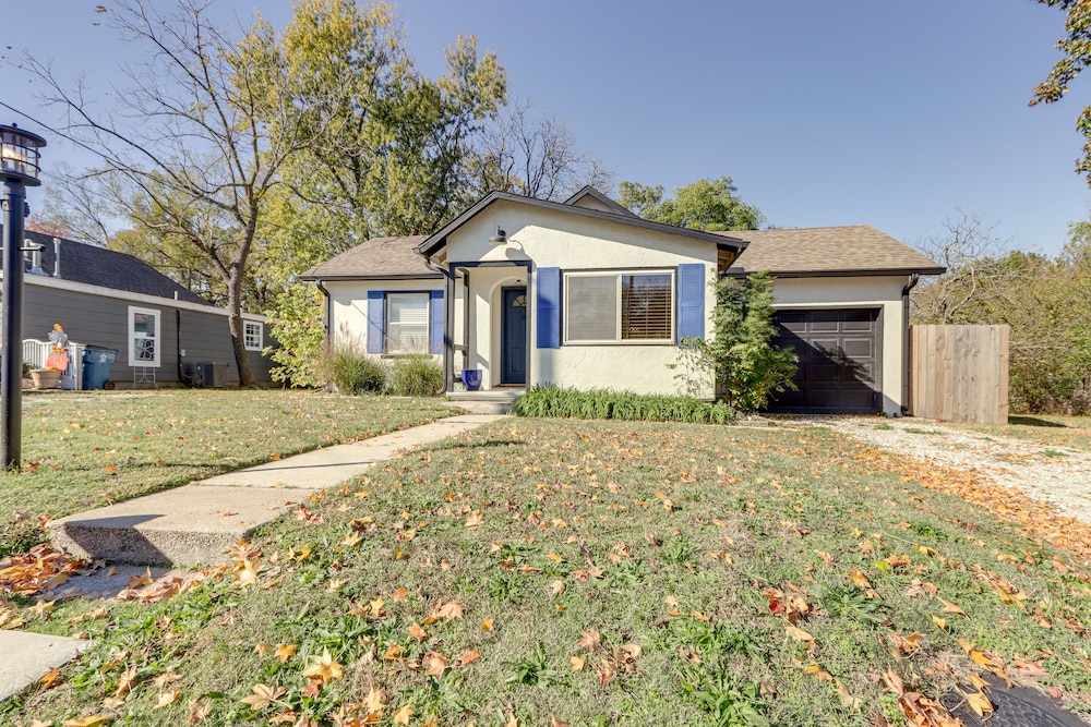 Chic Joplin Cottage w/ Patio < 3 Mi to Town!