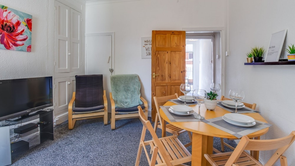 Stayzo House Accommodation - Coventry Free Parking