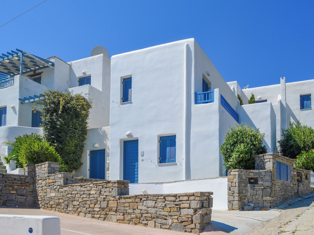 Sanders Paros Gardens