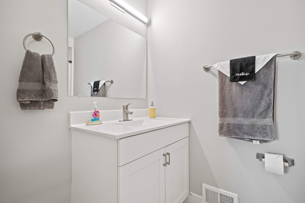 2-bedroom Spacious Stay