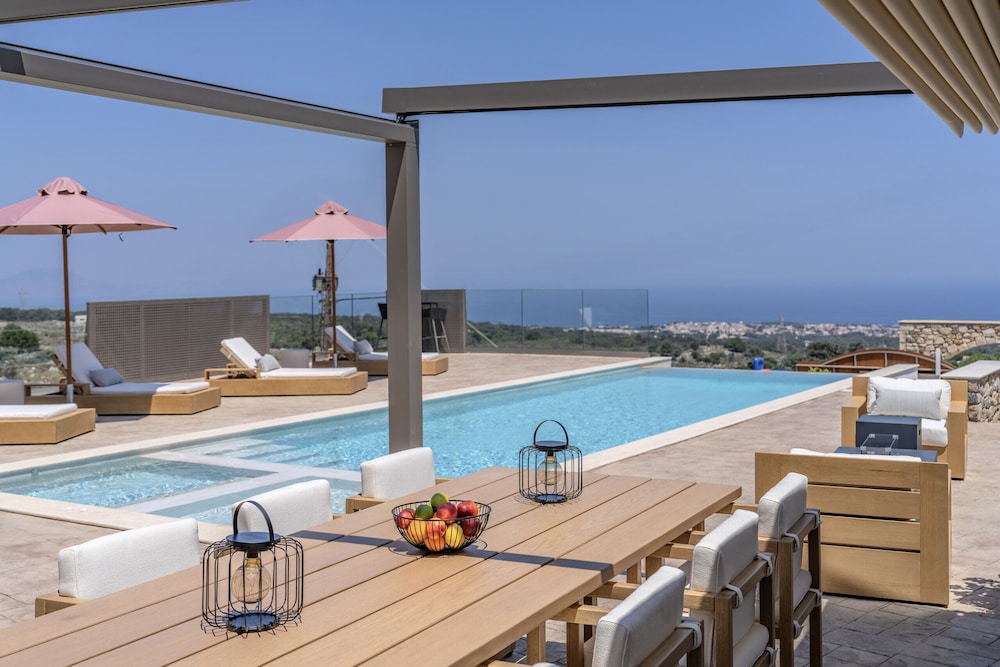 Luxury Villa Maximus - With Private Heated Pool