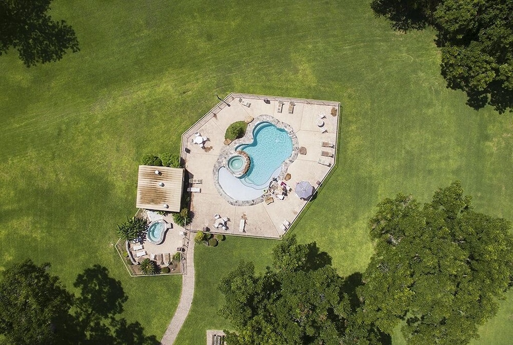 Waterwheel Resort Condo G102 3 Bedroom Condo by RedAwning view 3