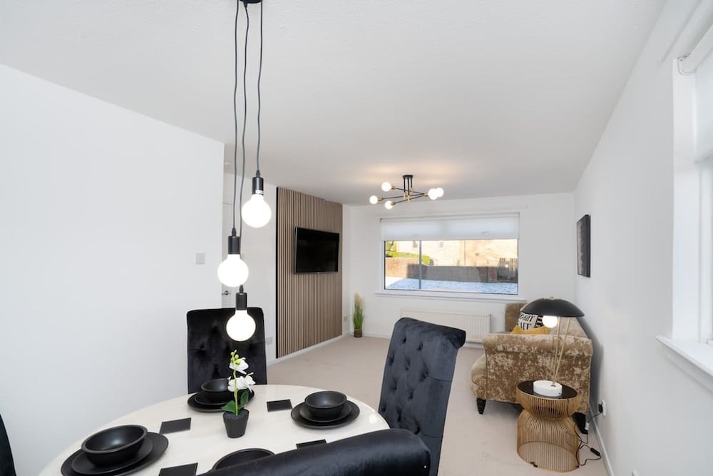 Comfy 3 Bed House - Free Parking