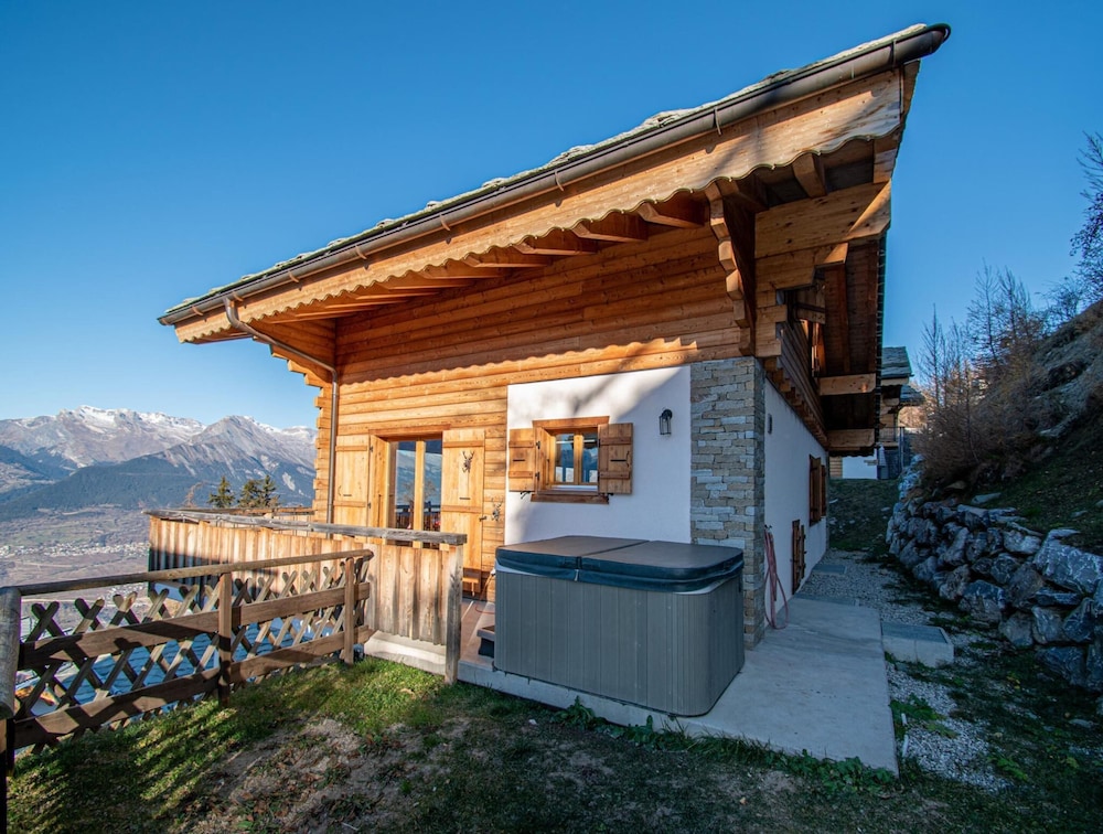 Chalet in Veysonnaz With hot tub