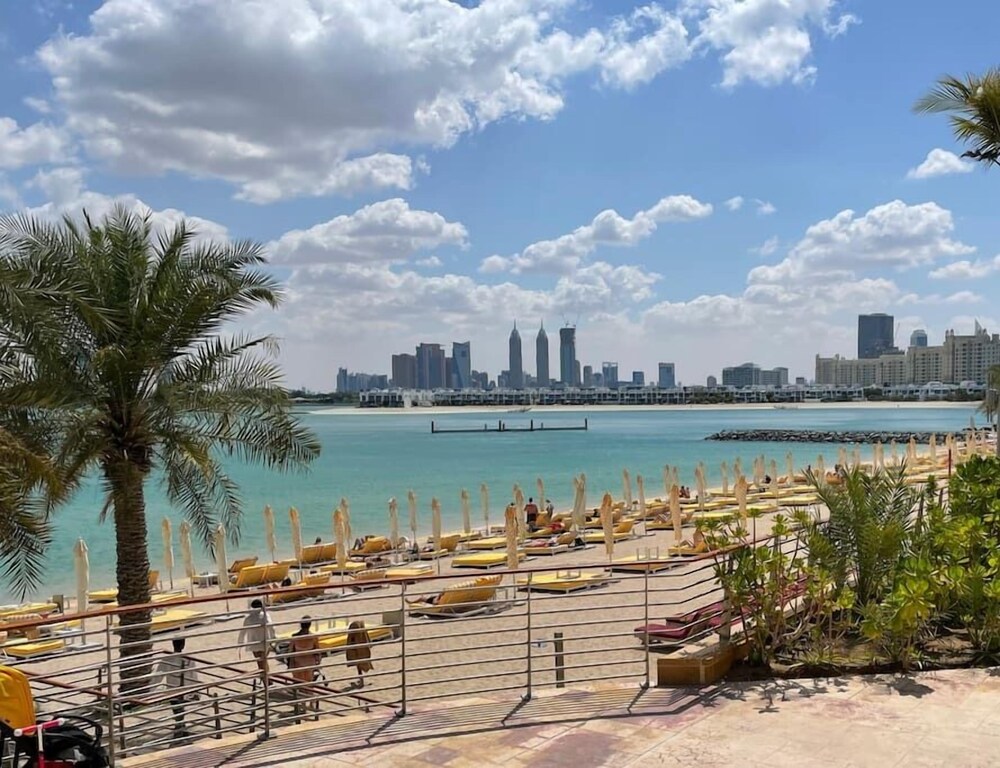 2 BD Tiara Palm Views Beach Pool Amazing Views of the Palm