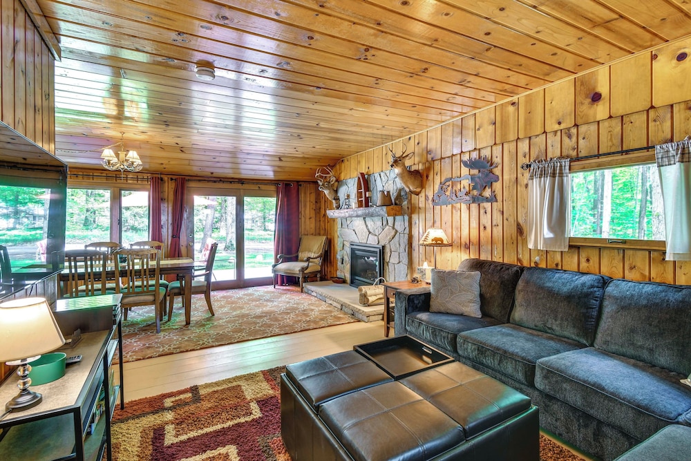 Cabin 600' to Manistee Lake Private Shared Access