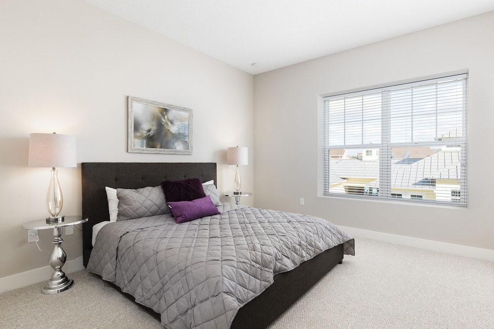 Summerville Vacation Homes by Columbia Management