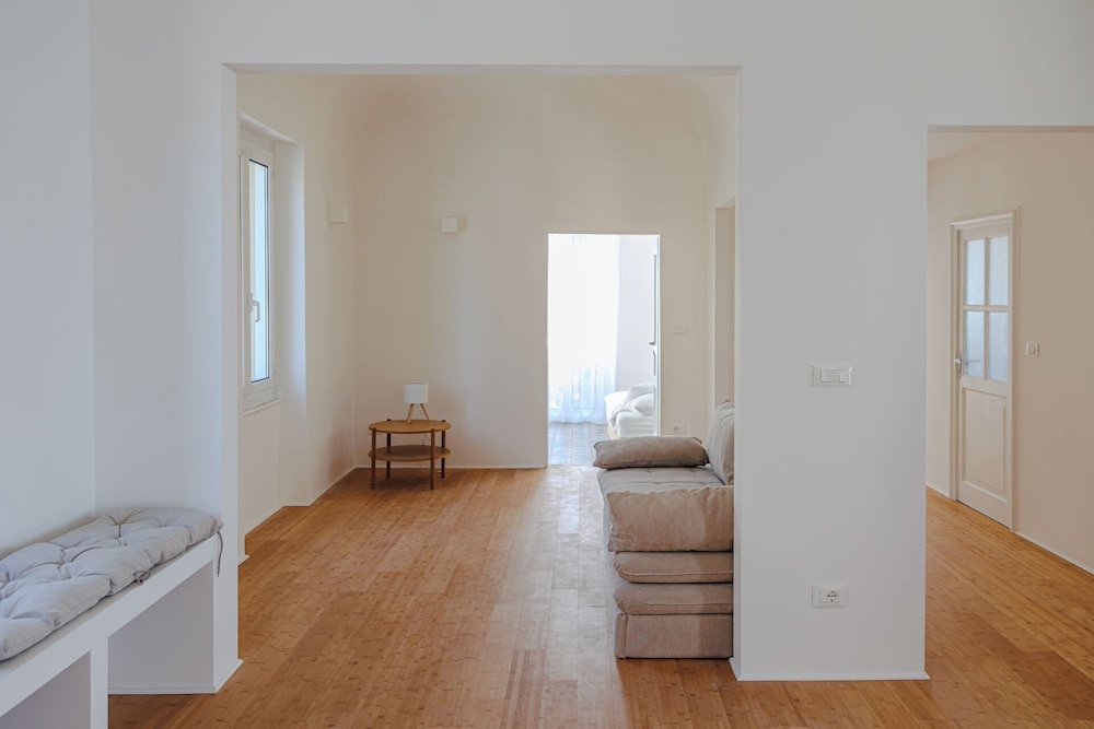 Newly Renovated Ocean View Flat