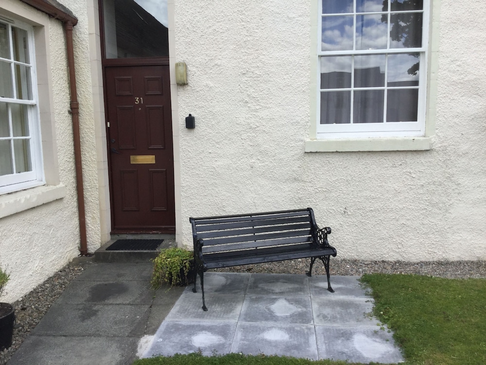 Inverness Apartments - Courtyard