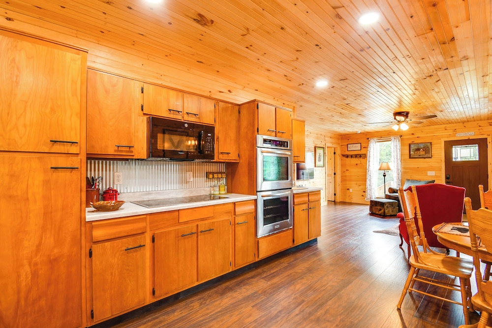 18 Mi to Red River Gorge: Beattyville Retreat