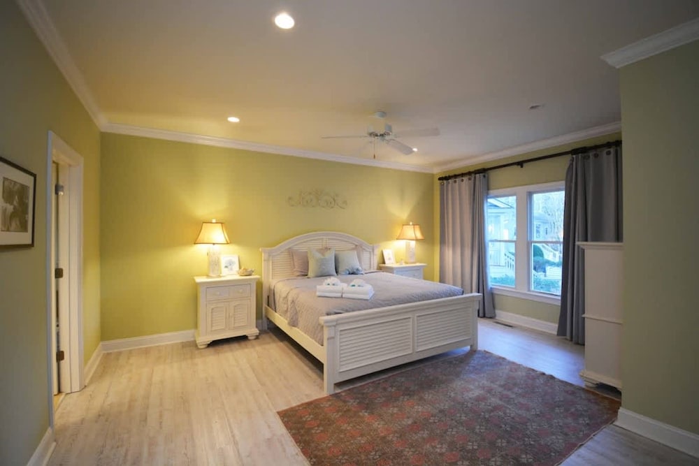 Island Time - Pet Friendly and Minutes From Beach