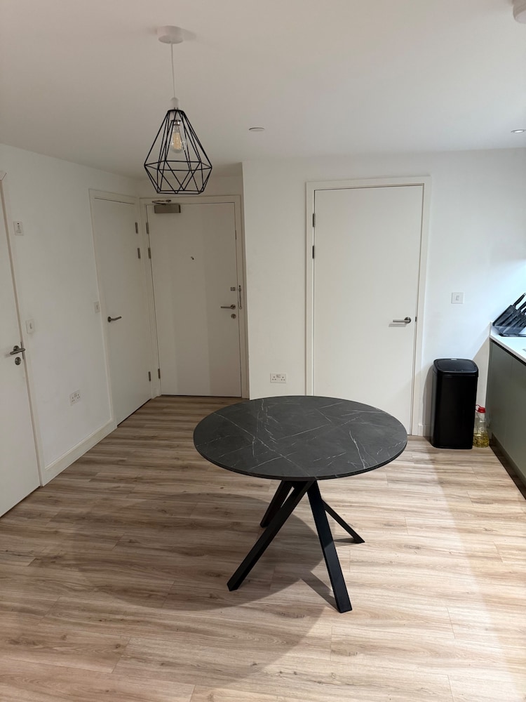 Cozy 1 bed Apartmrnt Luton Airport
