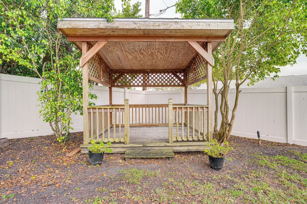 6 Mi to Legoland: Retreat w/ Pool & Fenced Yard