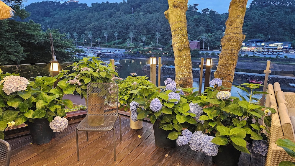 Cheonjiyeon Crystal Hotel 46
