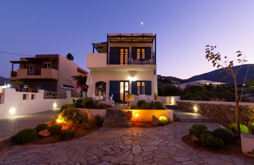 Okirroi Villas