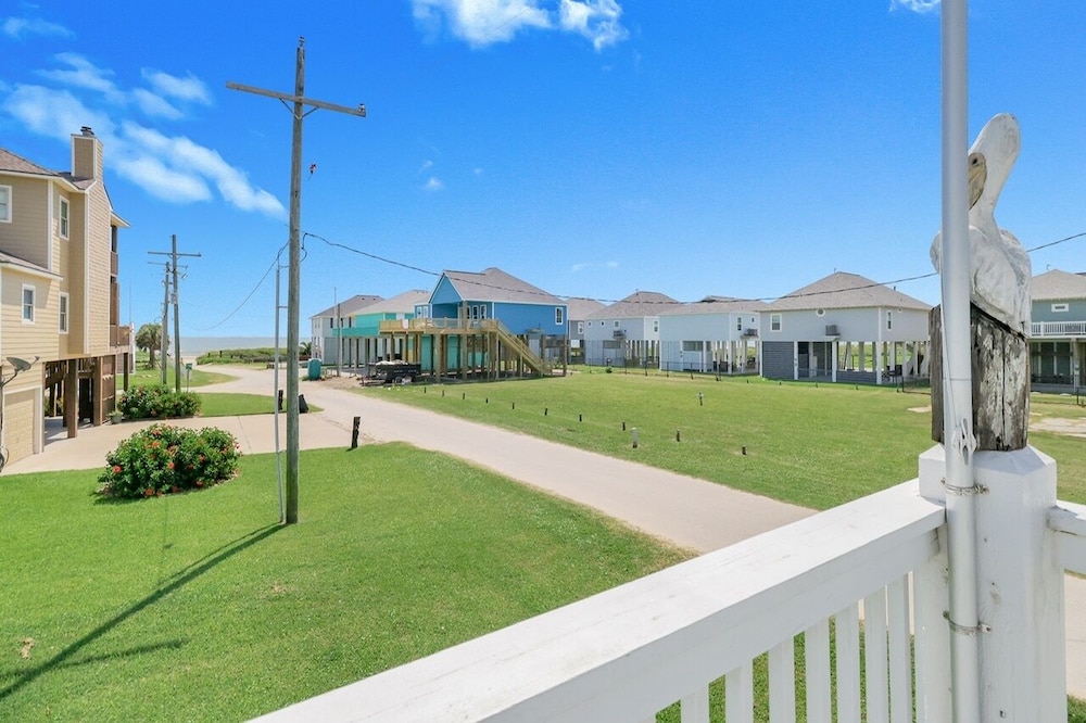 Always Sunny 3 Bedroom Home by RedAwning