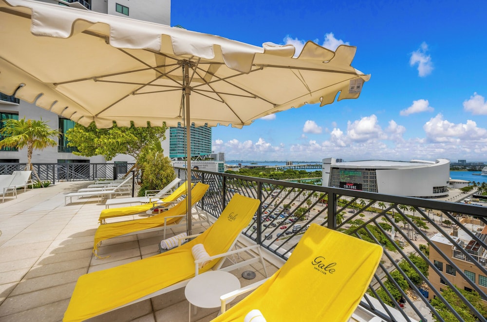 Downtown 1BR Apt with Skyline Views