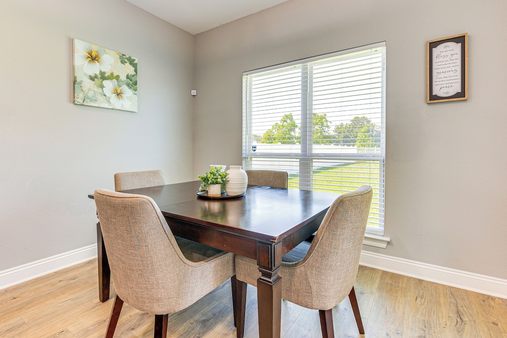 Suburban Bliss! Cozy Home w/ Neighborhood Perks