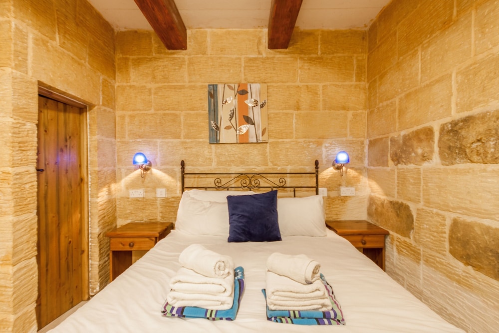 Gozitan Farmhouse With Pool - PP 4 view 5