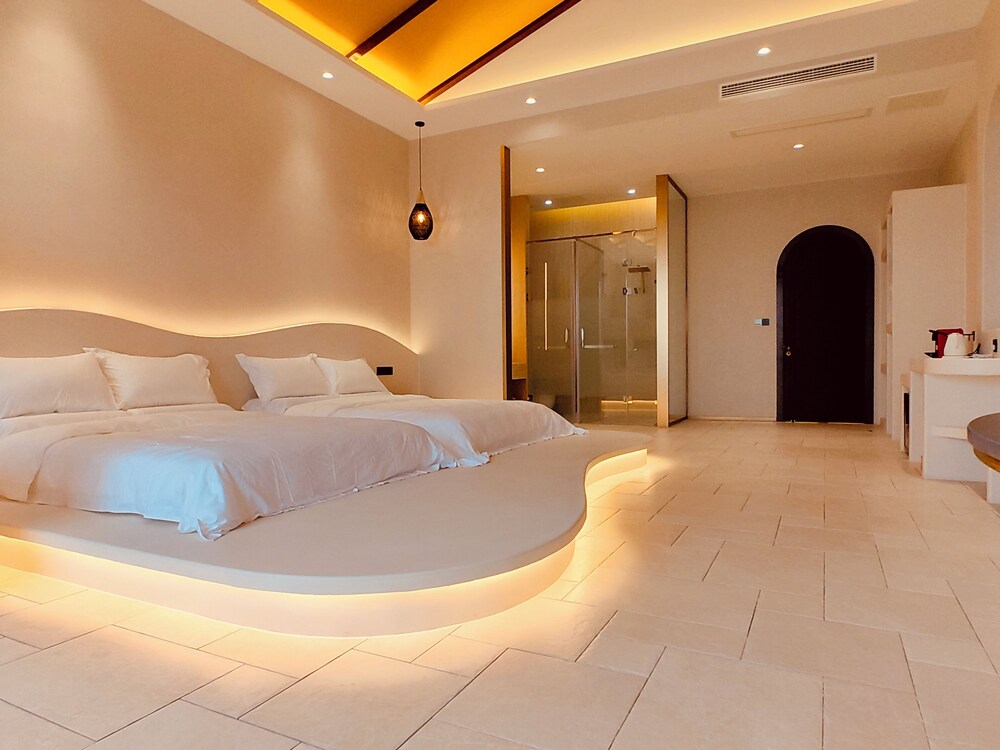QING Luxury Campground Hotel