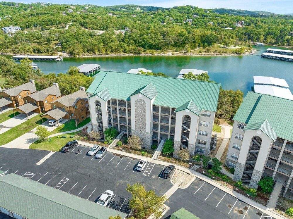 Skippin Stones 2 Bedroom Condo by RedAwning view 5