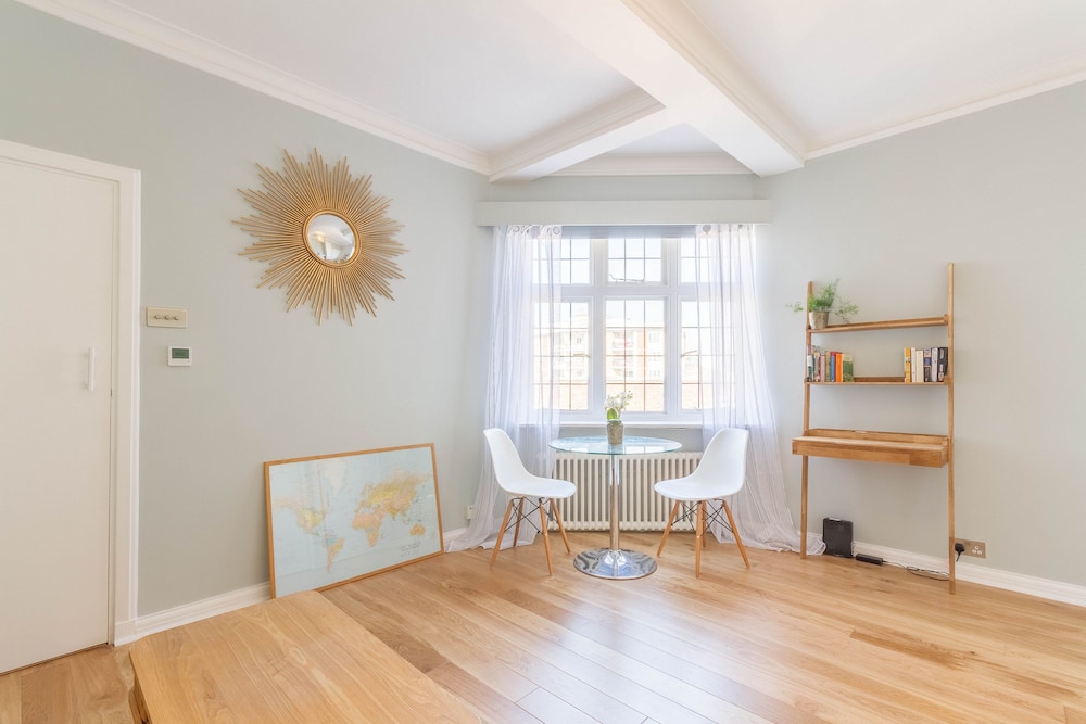 Chic 1 Bed Studio Flat In Popular Bloomsbury