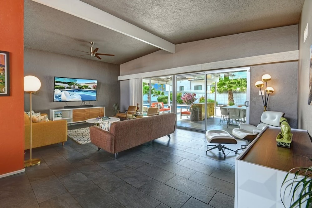 Biskra by Avantstay Classic Palm Springs Getaway W Outdoor Living Pool Permit 4869