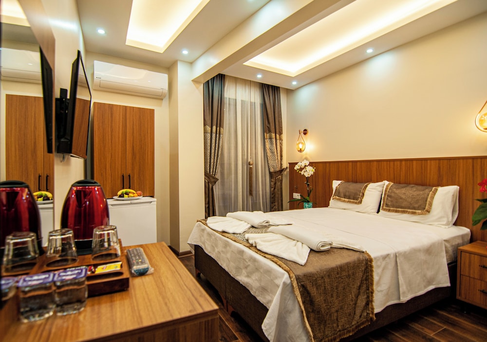 By Historial Hotel - Image 27