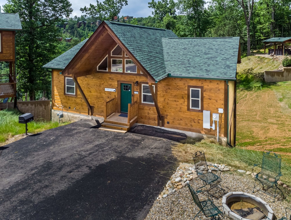 Serene Mountain Retreat 3BR Haven in Gatlinburg