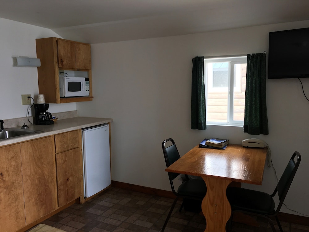 Tenderfoot Cabins & Motel