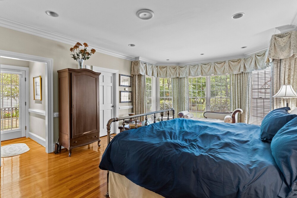 Lake Escape - Lake Waccamaw 7 Bedroom Home