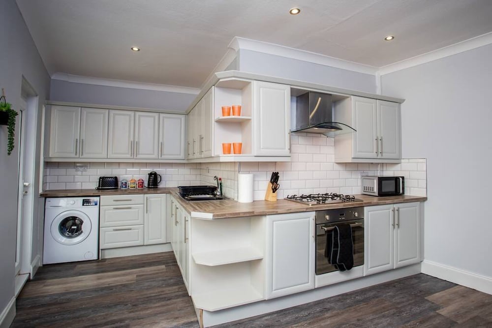 Large 3 Bed Apartment-sea Road