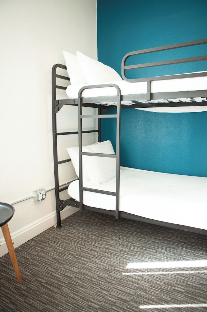11th Avenue Hostel
