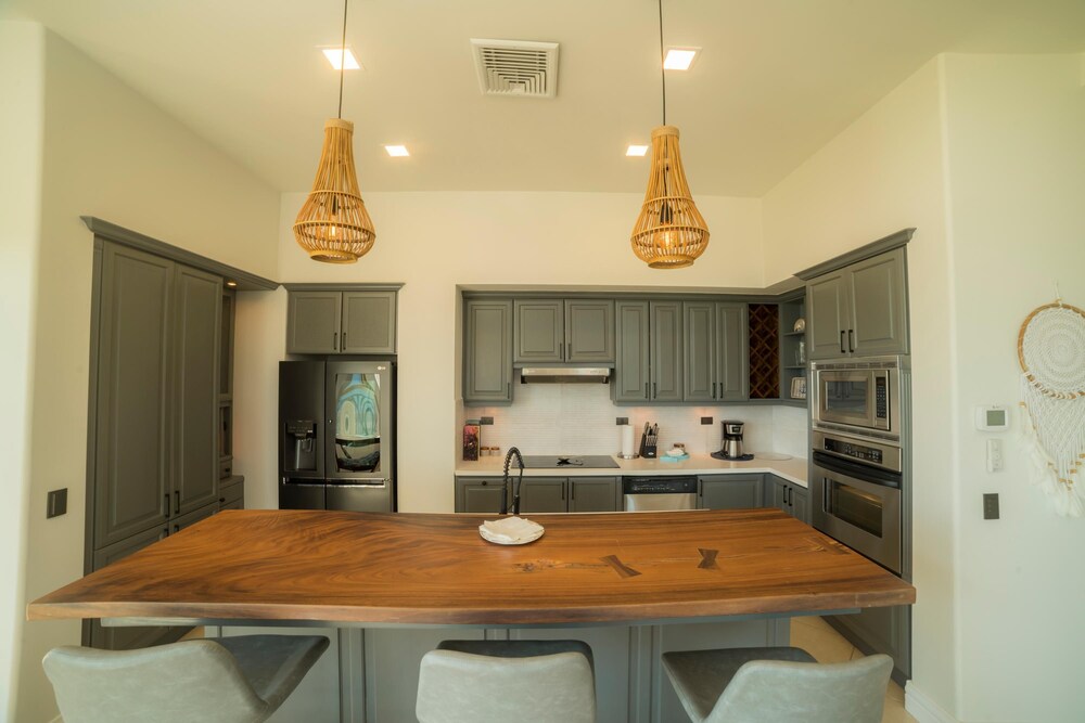 Bella Vista 4A 3 bdr 3 Bath Ocean View
