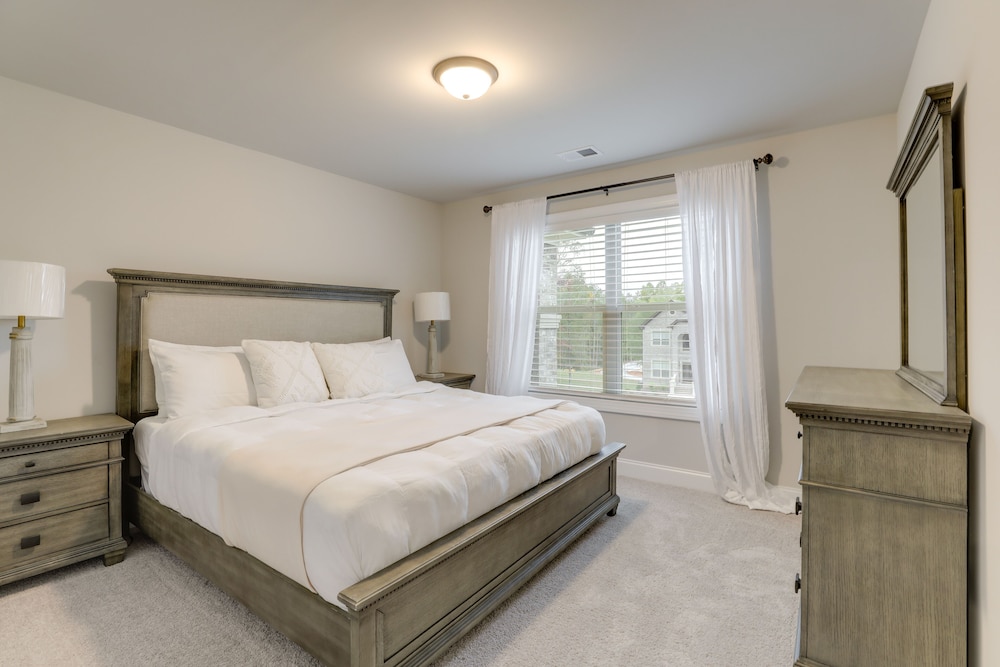 Spacious Conyers Home in Peaceful Setting! view 3