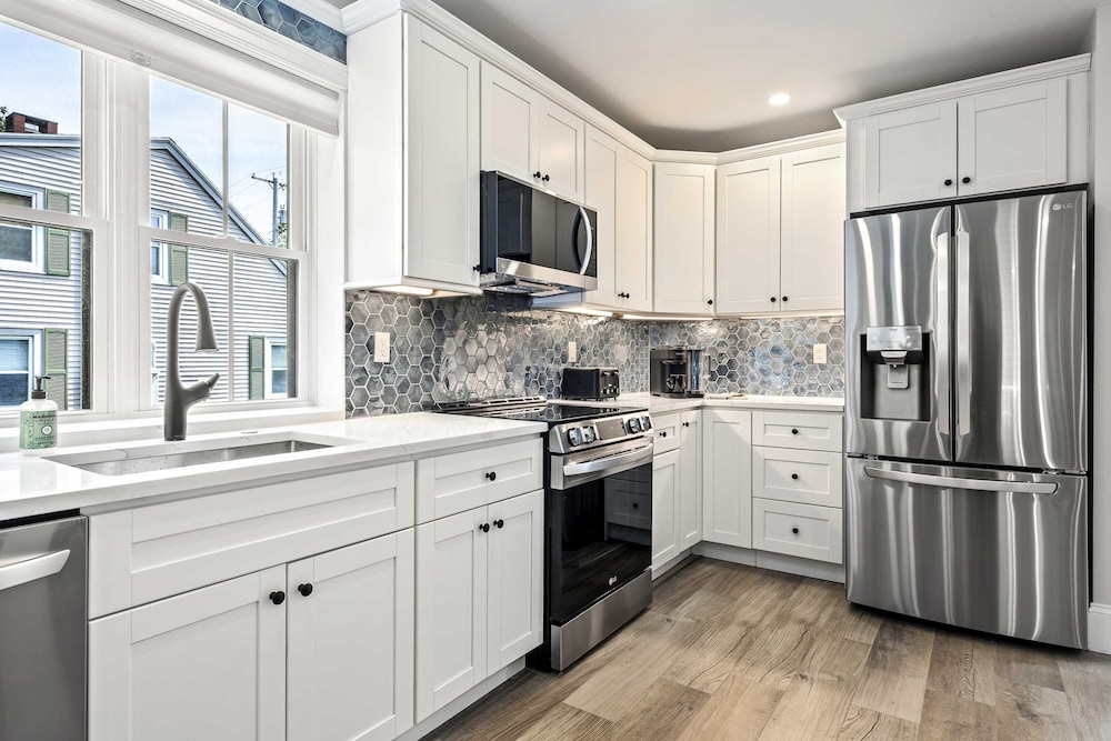 Bourne By The Beach Beautiful Home for 6 Near Shops and the Shore