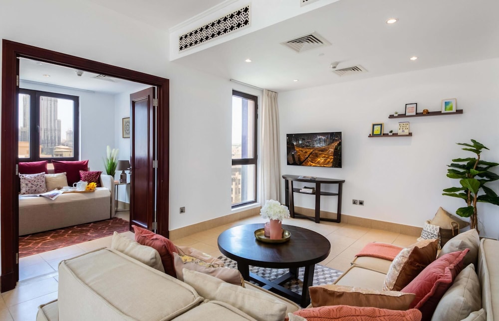 Luxury Living Next to Dubai Mall Burj Khalifa