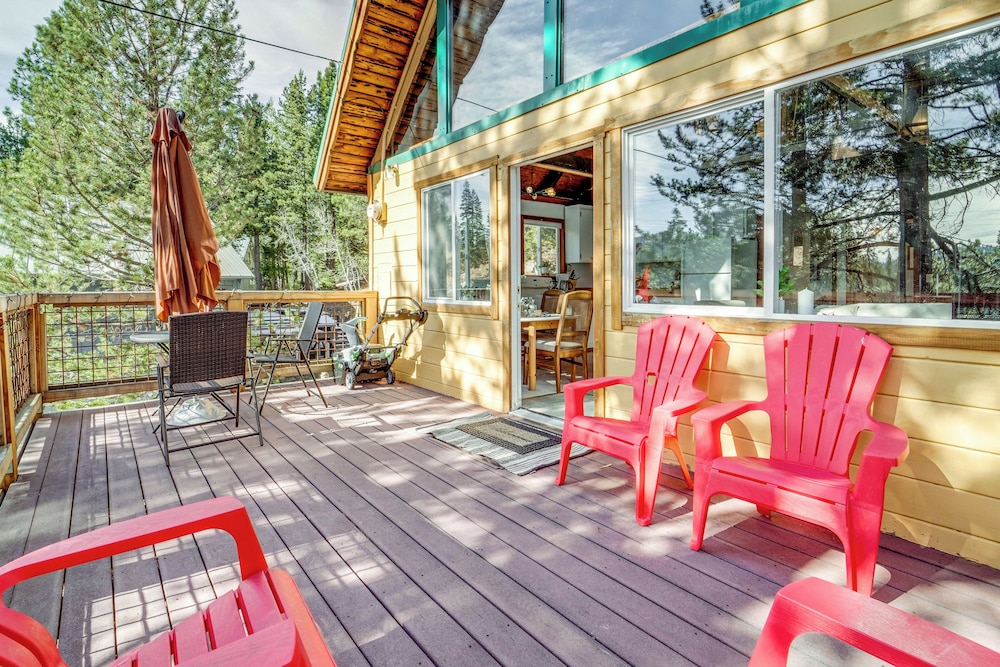 Serene Lakes Cabin w/ Deck: Dog Friendly!