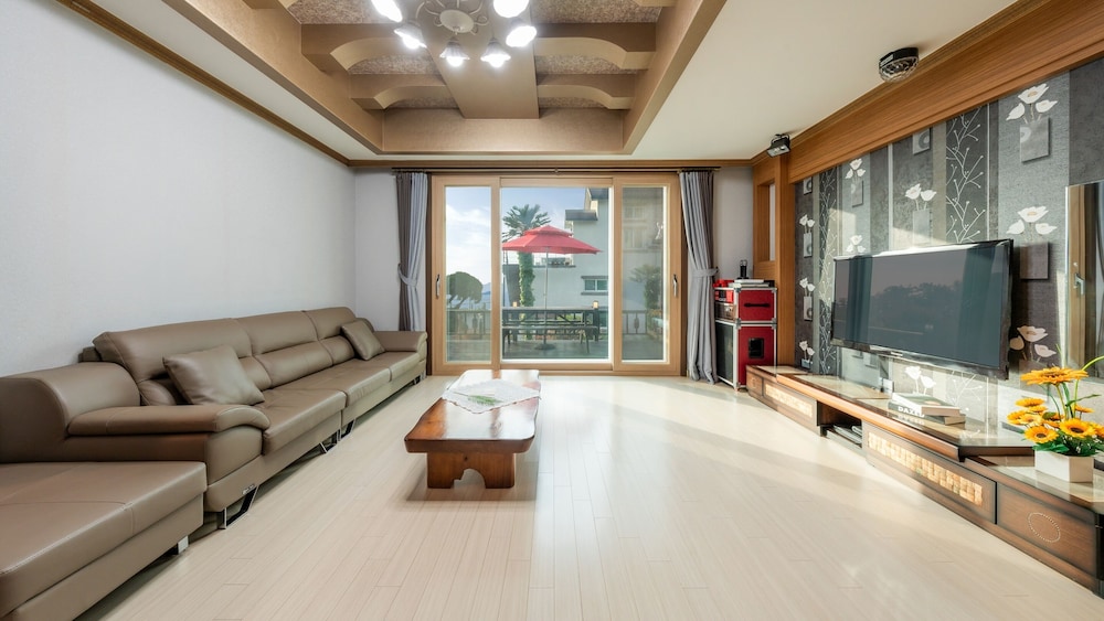 Jigeum Yeosu Ocean View Pension