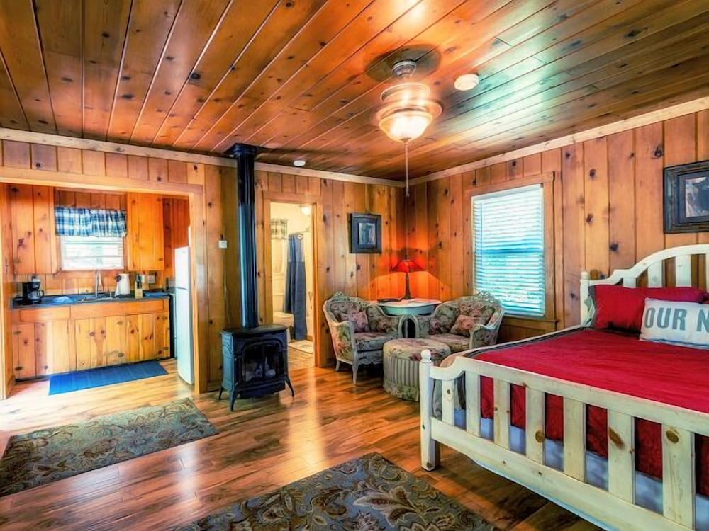 Knotty Pines Cabins