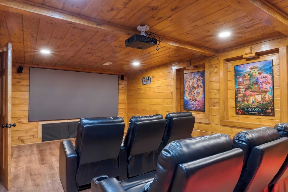American Dream by Avantstay Deck w/ Views Theater, Game Room, Community Pool