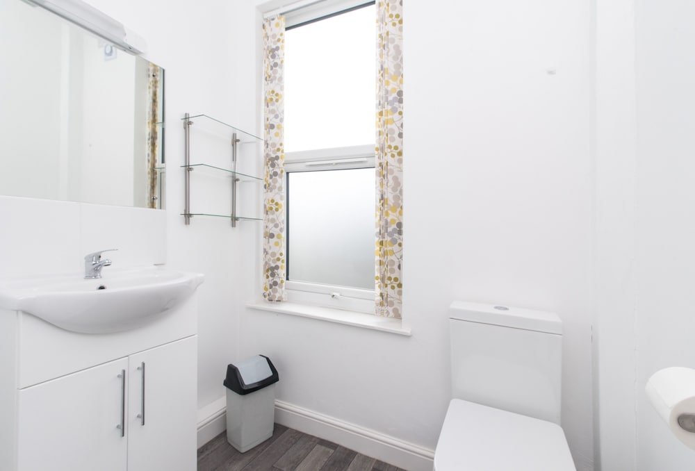 The Linden Leaf Rooms - Classy Studios