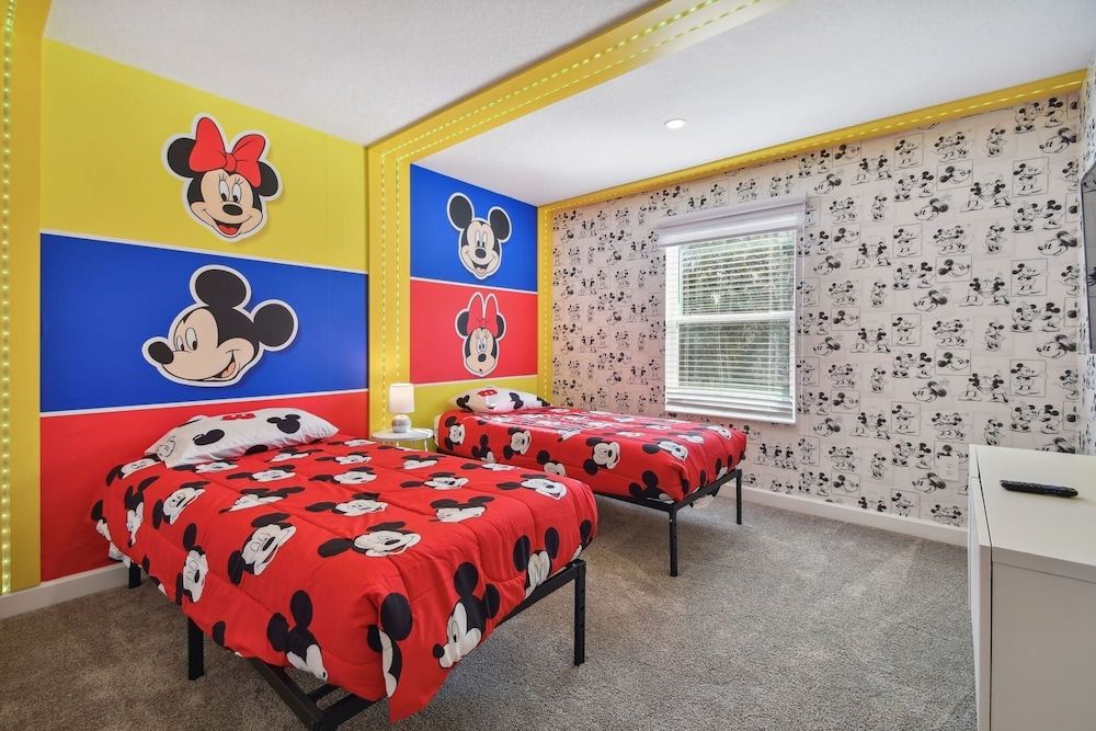 Storey Lake - Private Pool- King Bed - 4BD/3BA