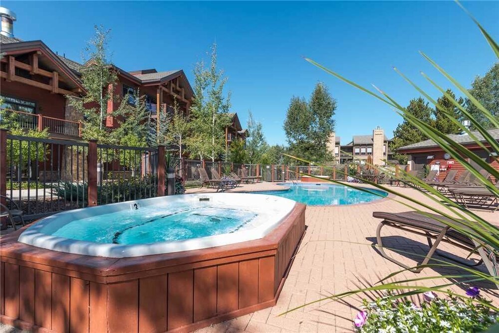 5101 Emerald Lodge, Trappeur's Crossing Apartment 3